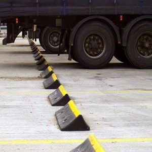 tope seguridad zona para camiones aparcamiento