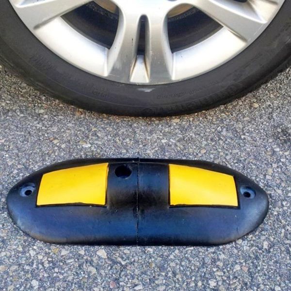 Delimitador para carril de calzadas en la vía pública