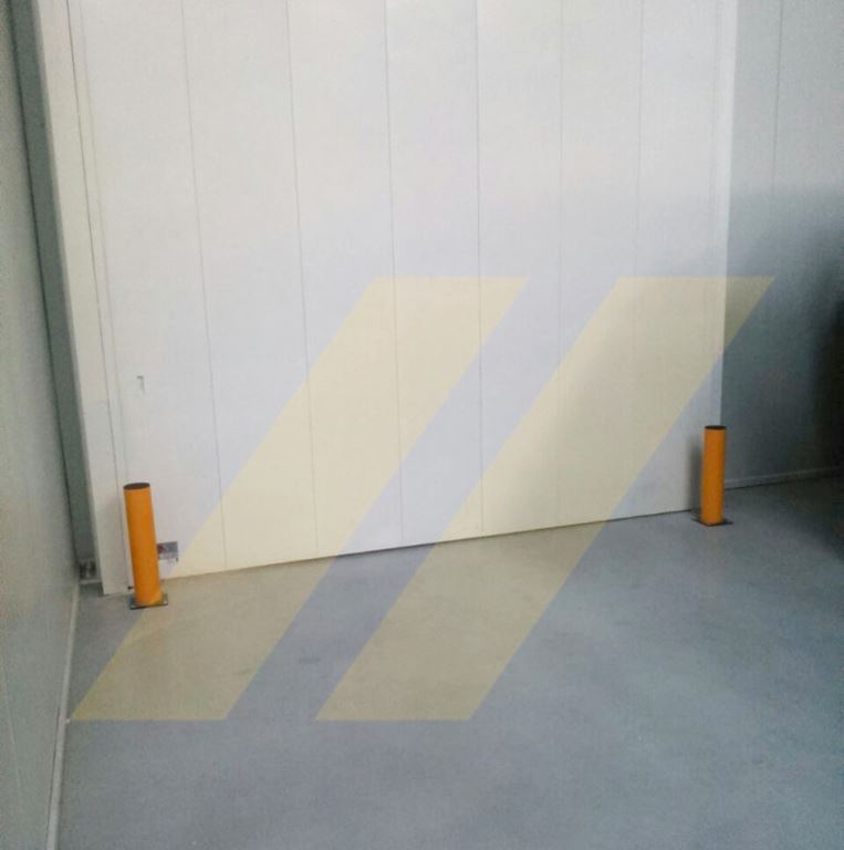 Bolardos para protección de puertas 02