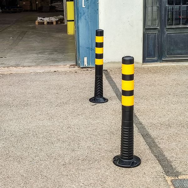 poste baliza para señalización en nave industrial​